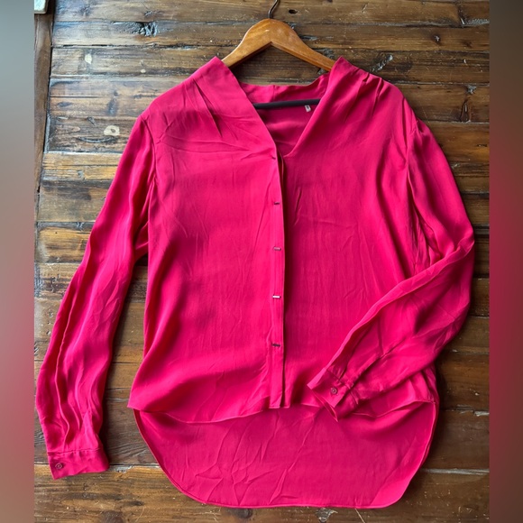 Beautiful Ellie Tahari Red Silk Button Down Blouse - Picture 1 of 10